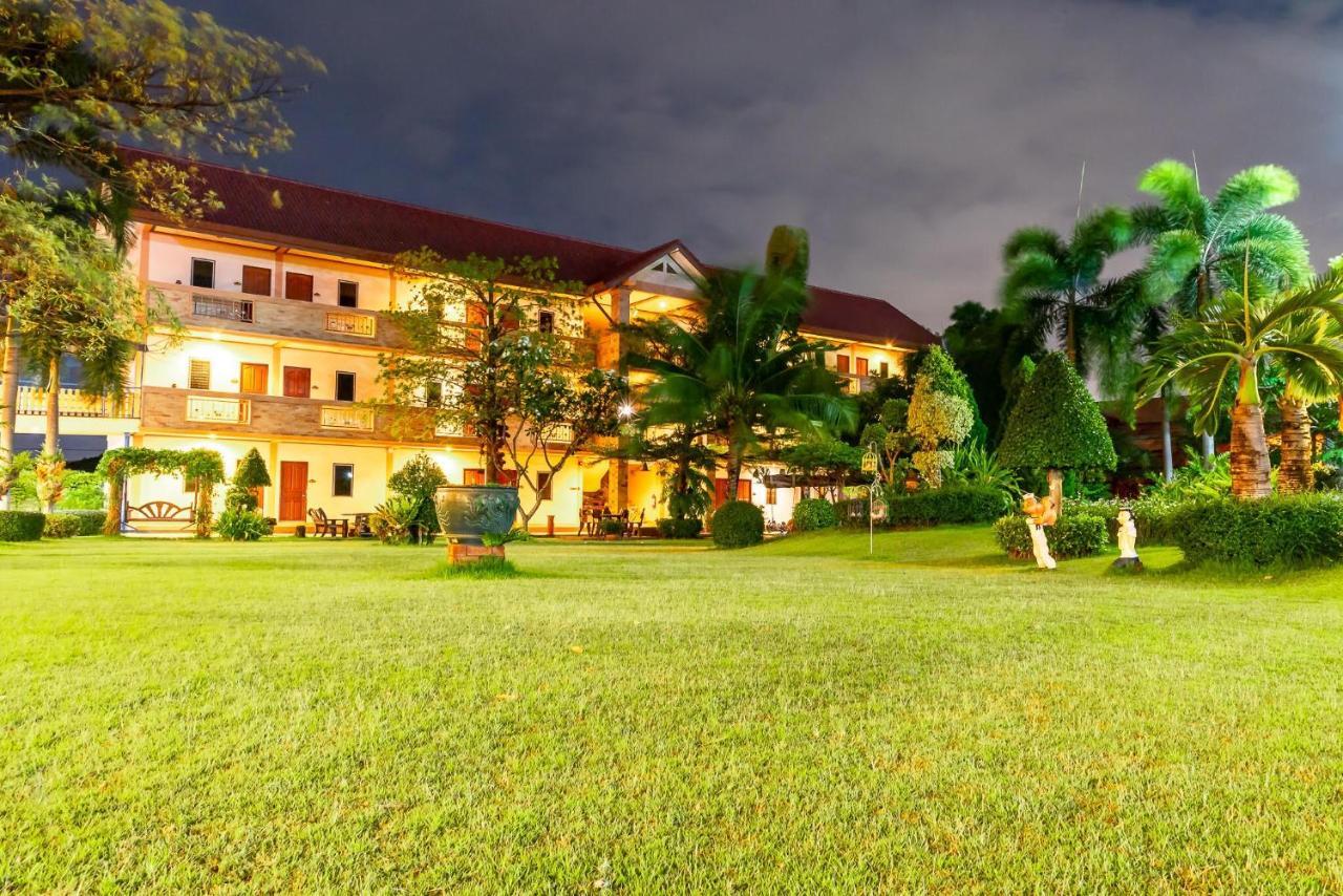 Pn Gold Resort Bang Saen Ngoại thất bức ảnh