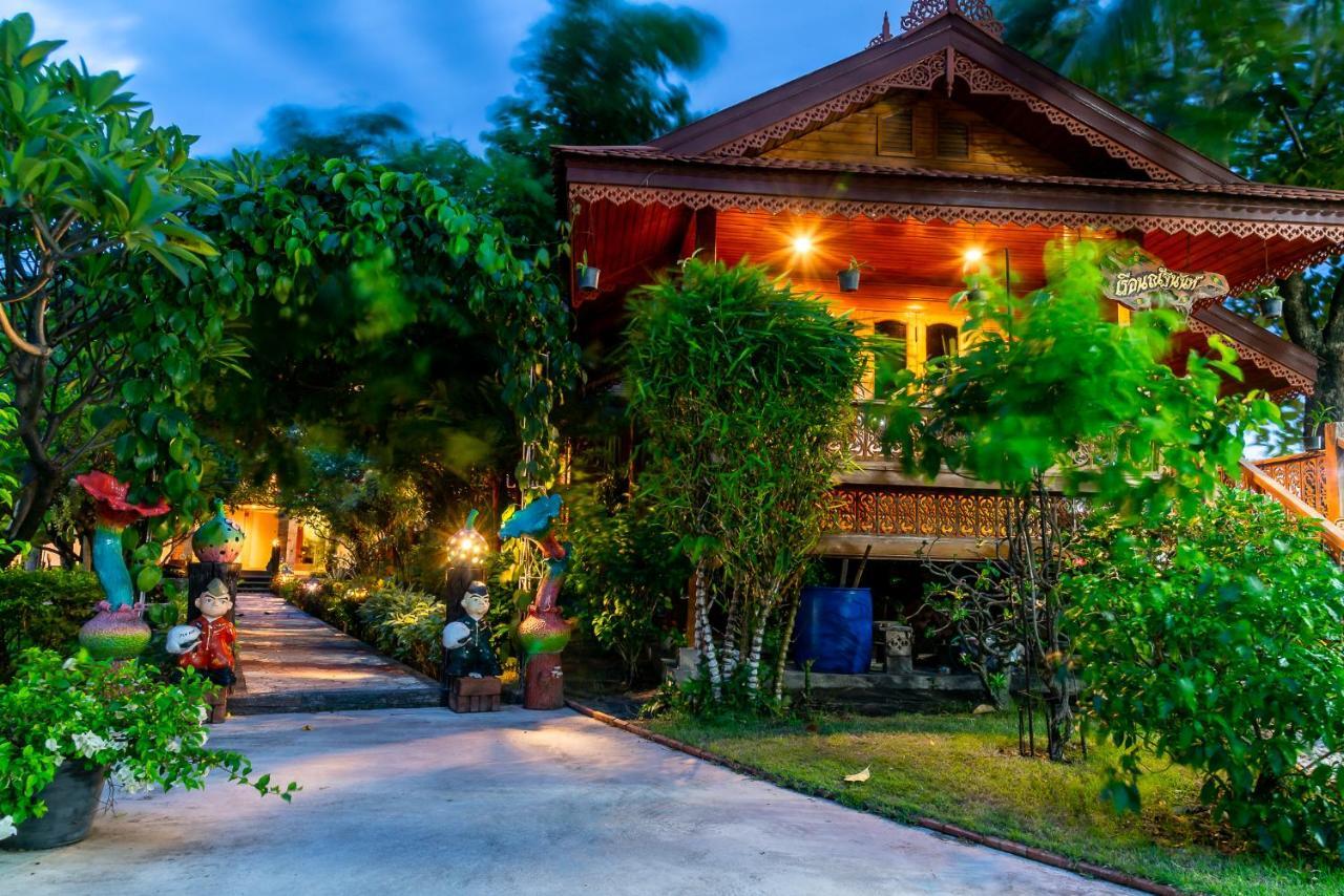 Pn Gold Resort Bang Saen Ngoại thất bức ảnh