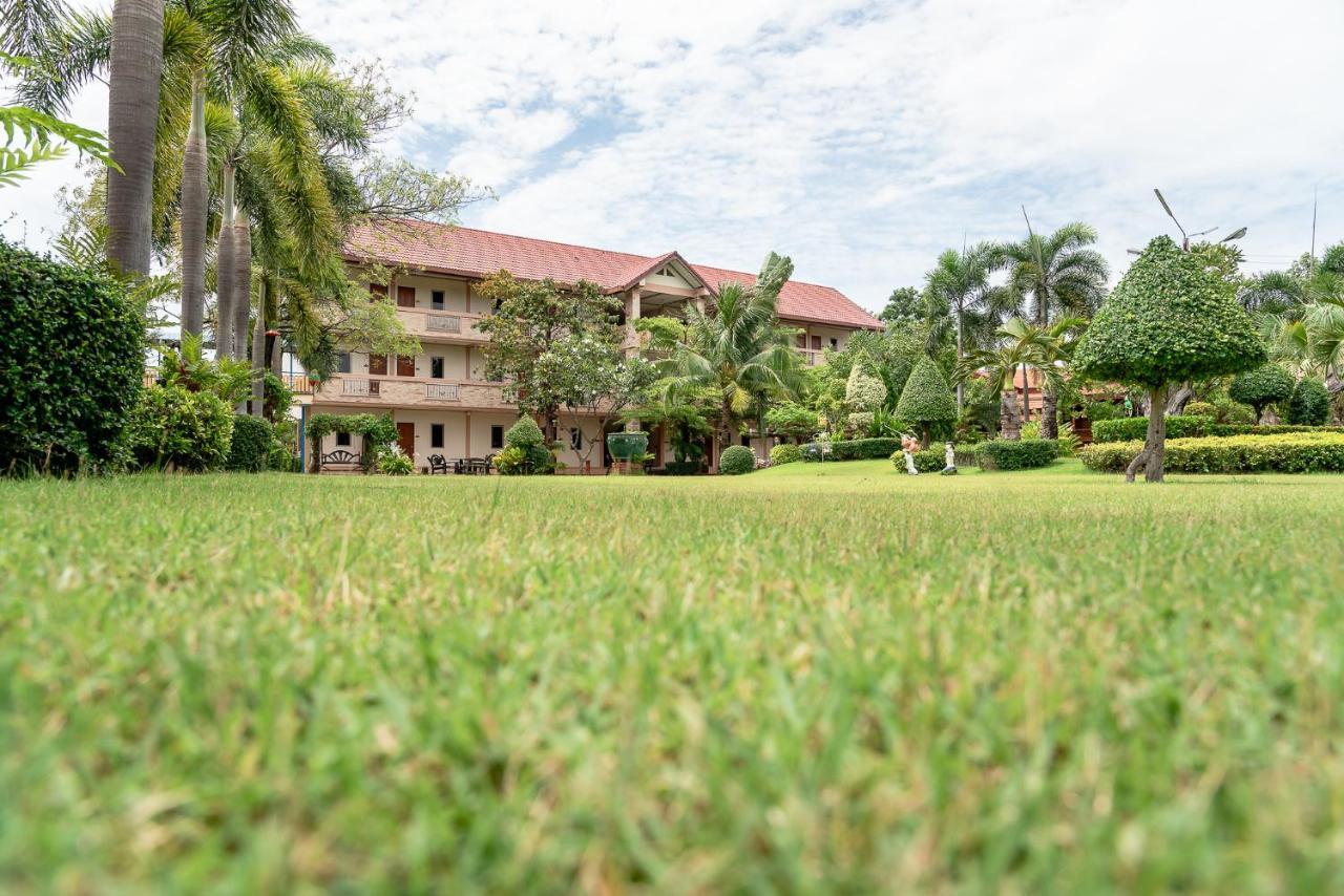 Pn Gold Resort Bang Saen Ngoại thất bức ảnh